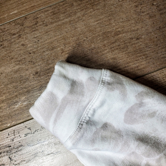 Athleta Gray and White Floral Women's Crewneck Fleece Pullover Sweatshirt EUC - Picture 6 of 15